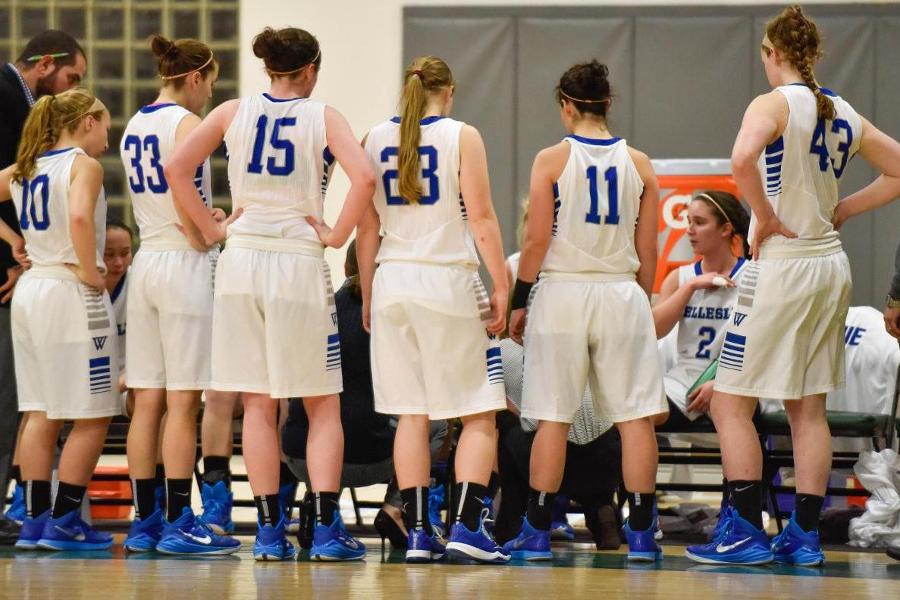 Blue Basketball Drops 53-31 Decision at MIT