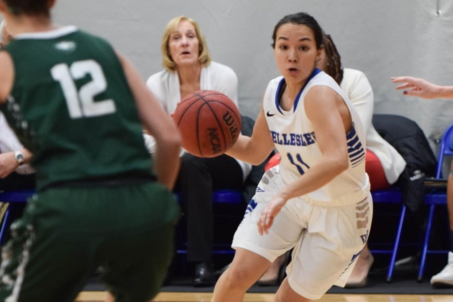 Sophomore Caitlin Aguirre scored a game-high 20 points to lead Wellesley to a 65-55 victory over Coast Guard (Julia Monaco).