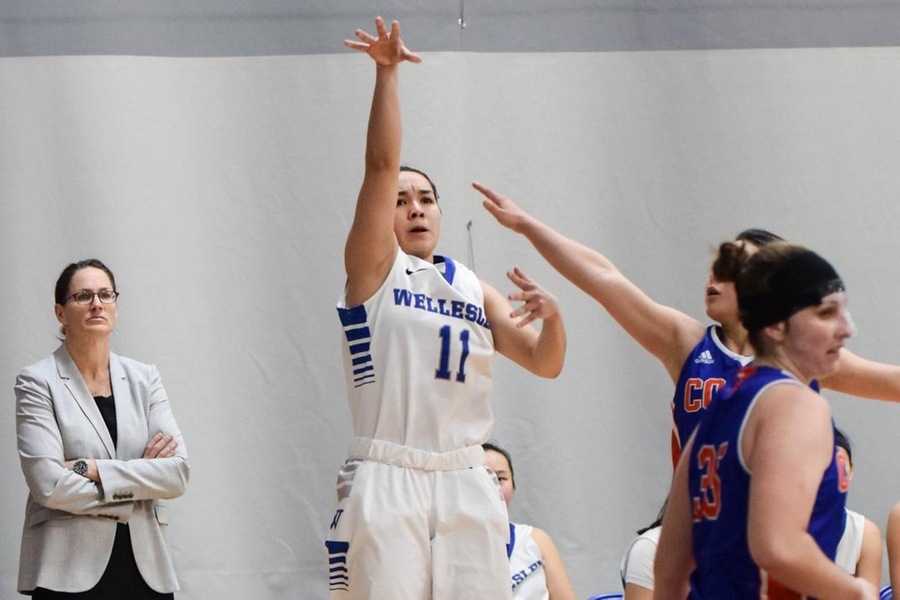 Sophomore Caitlin Aguirre was one of six Wellesley players in double figures with a game-high 23 points (Julia Monaco).