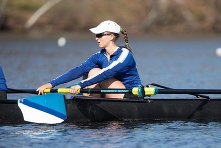 Katie Livingston and the Blue Varsity 8+ placed third (Frank Poulin).