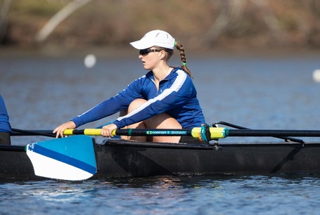 Katie Livingston and the Blue Varsity 8+ placed third (Frank Poulin).