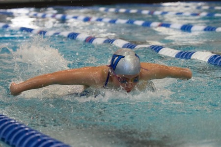 Junior Jessie Feng helped the Blue to a time of 7:59.59 in the 800 Free Relay (Julia Monaco).