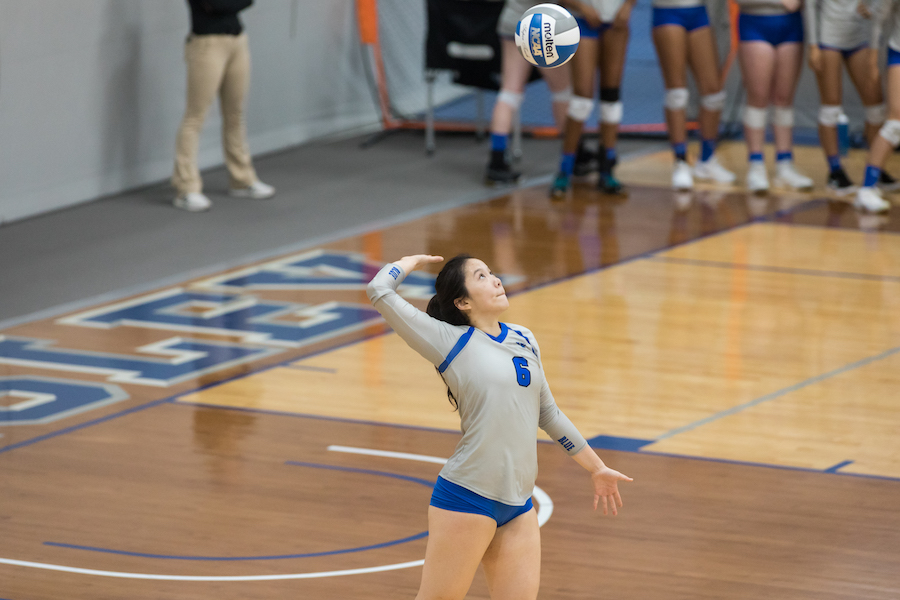 Senior setter Michelle Li totaled 37 assists to lead the Blue to a .323 attack percentage in the match (Frank Poulin).