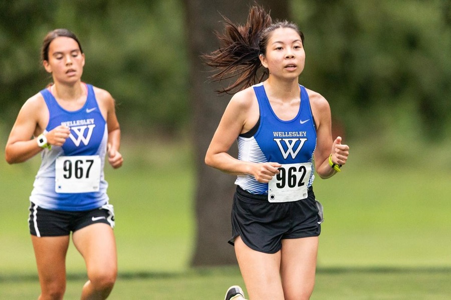 Junior April Chu was 20th with a 5K PR of 19:11.9 (Frank Poulin).