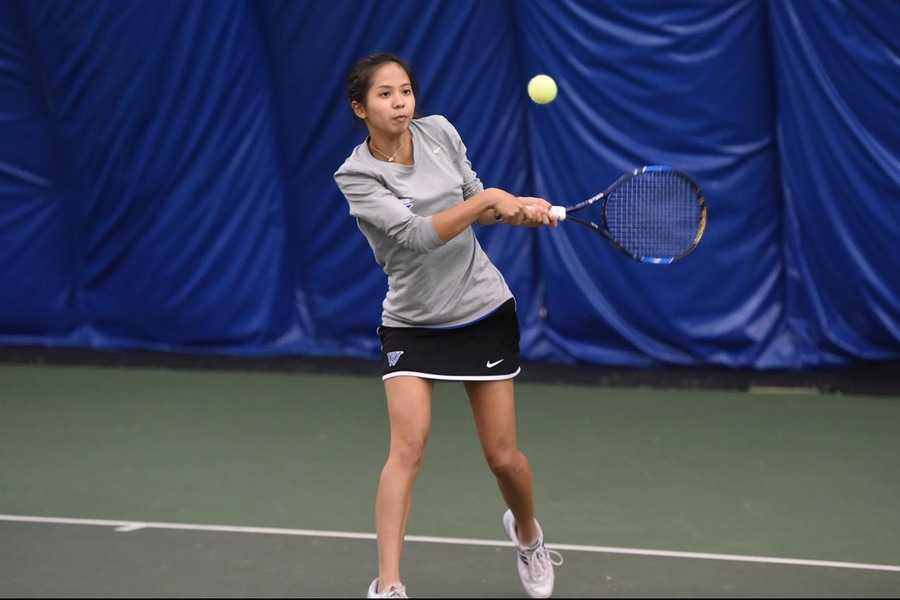 Sophomore Selina Peng earned a 6-2, 6-0 win at No. 2 singles as part of the Blue sweep (Gil Talbot).
