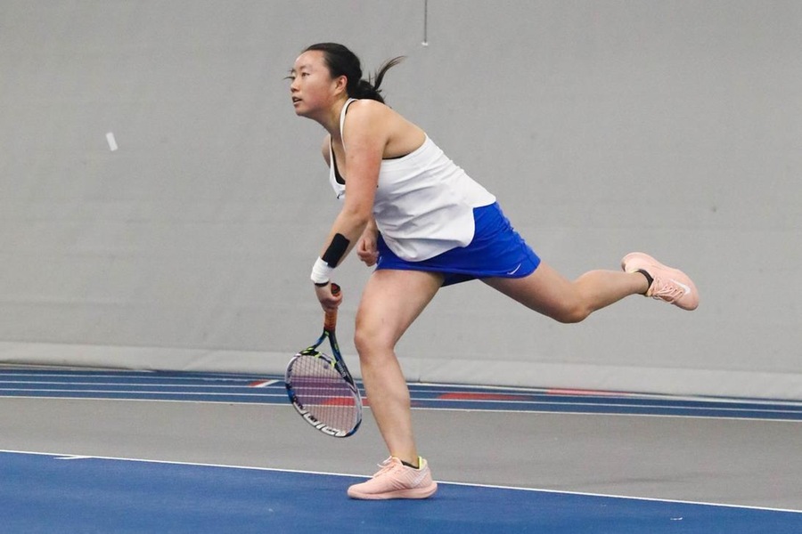 Justine Huang earned a three-set win at No. 1 singles (Miranda Yang).