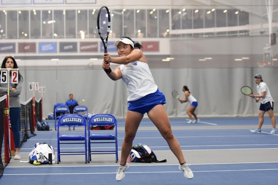 Libby Chang helped power the Blue comeback with a three-set victory at No. 2 singles (Julia Monaco).