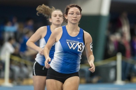 Samara Shaz finished first in the 3000m to lead the Blue on Saturday at MIT (Frank Poulin).